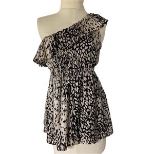 Emmelee/Francesca’s animal print One shoulder blouse ruffle DONATING SOON